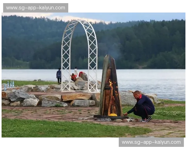 蓝橙交锋的城市图腾：大连一方与山东鲁能的绿茵恩怨录